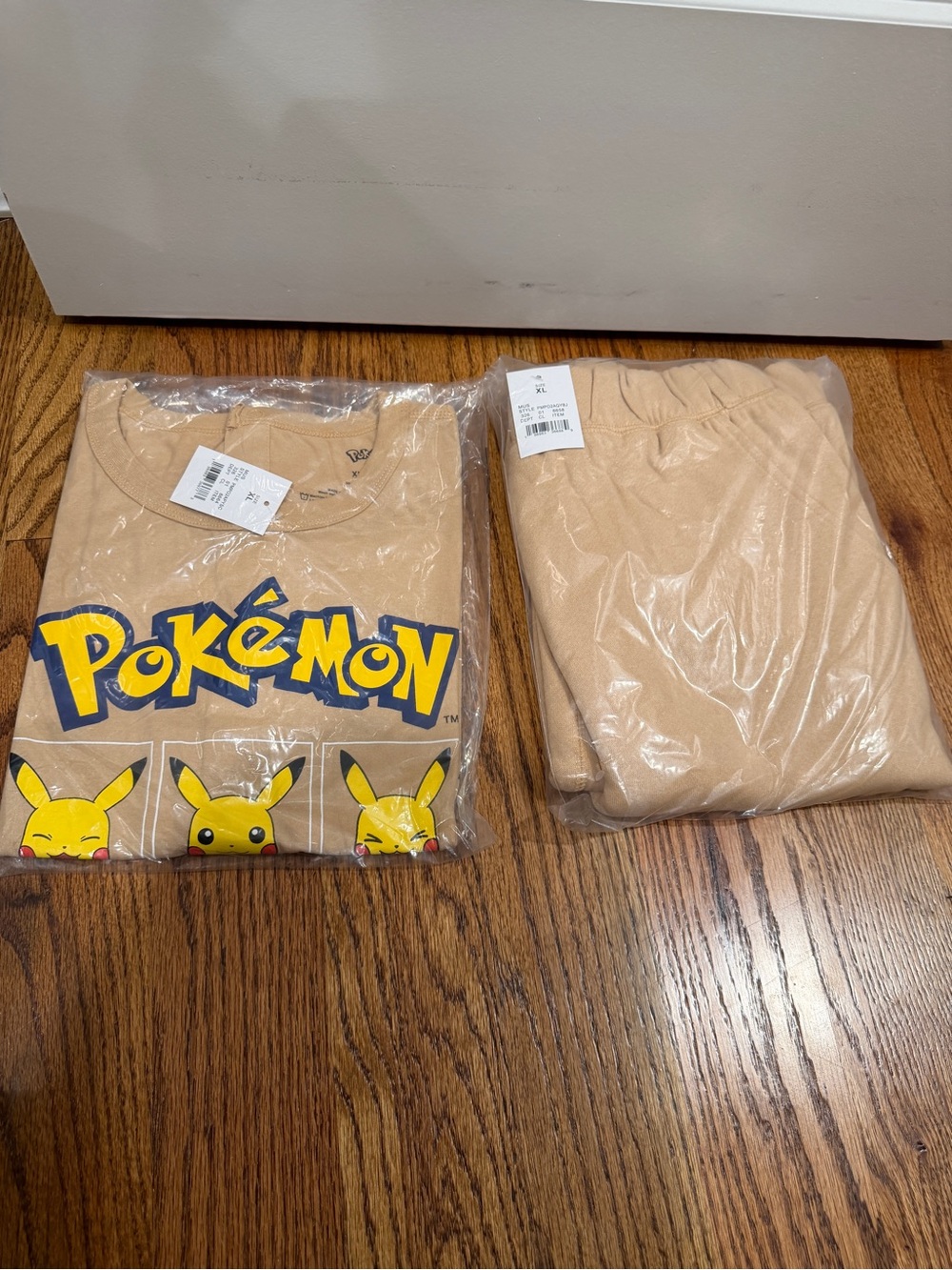 Boys Pokémon Pikachu Graphic Tee & Sweatpants size 14/16 XL NWT